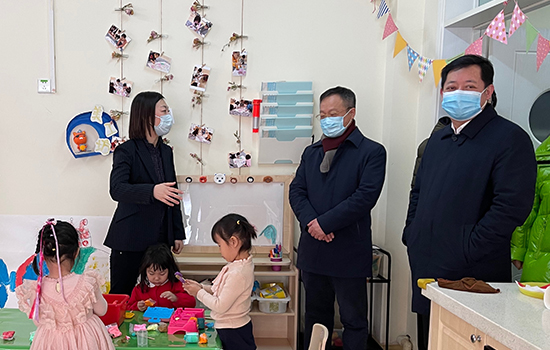 “疫”散花来，，，，，，，任重致远！——幼教板块复学第一天集团领导莅临指导